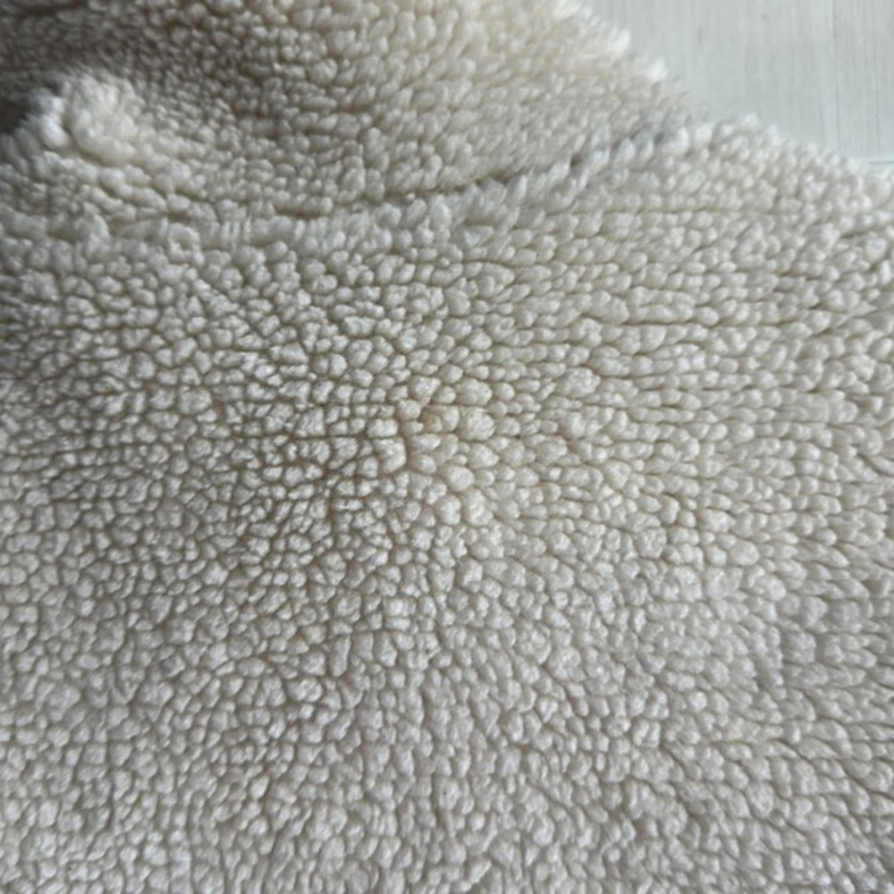 ALO Yoga Teddy Sherpa - Picture 4 of 5